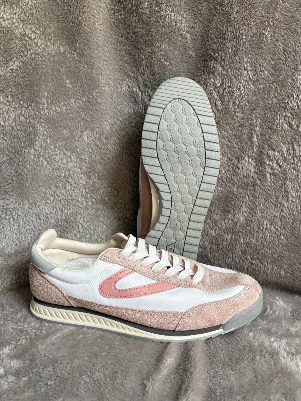 Tretorn Rawlins White Blush Retro Sneakers Women’s Size 9